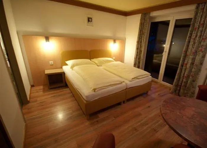 Almwiese Отель 3*